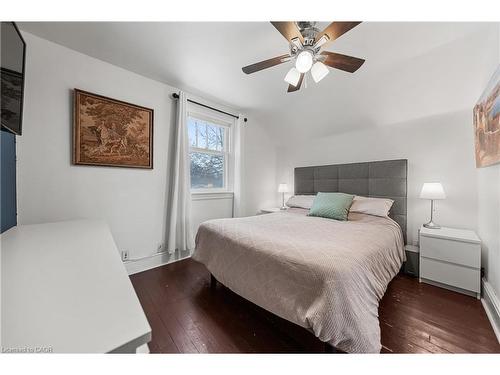 10 Speedvale Avenue W, Guelph, ON - Indoor Photo Showing Bedroom
