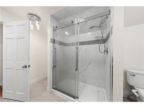 10 Speedvale Avenue W, Guelph, ON - Indoor Photo Showing Bathroom