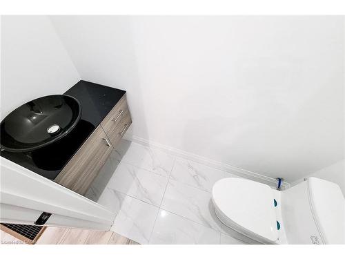 8 Devonport Street, Hamilton, ON - Indoor Photo Showing Bathroom