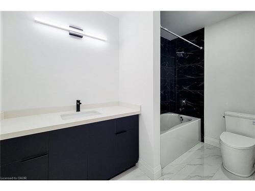 8 Devonport Street, Hamilton, ON - Indoor Photo Showing Bathroom