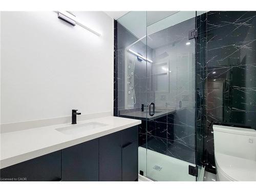 8 Devonport Street, Hamilton, ON - Indoor Photo Showing Bathroom