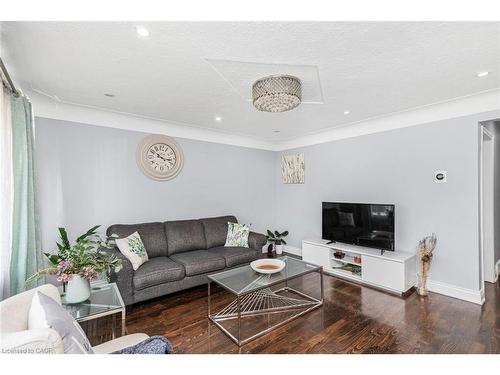 33 Alderney Avenue, Hamilton, ON - Indoor Photo Showing Living Room
