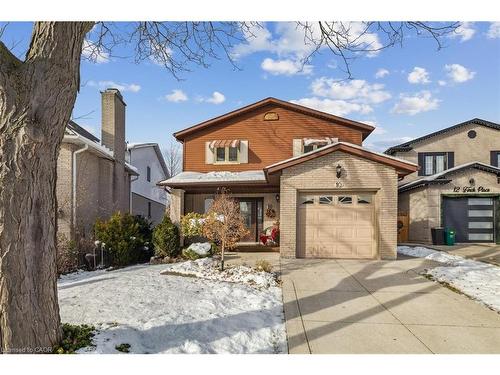 10 Finch Place, Hamilton, ON - Outdoor With Facade