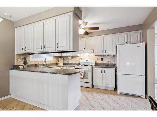 10 Finch Place, Hamilton, ON - Indoor Photo Showing Kitchen