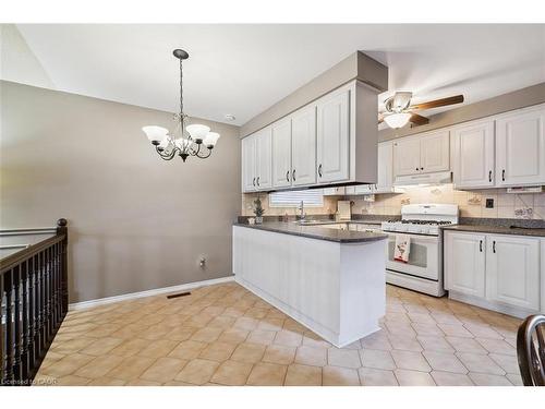 10 Finch Place, Hamilton, ON - Indoor Photo Showing Kitchen With Double Sink