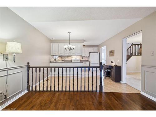 10 Finch Place, Hamilton, ON - Indoor Photo Showing Other Room