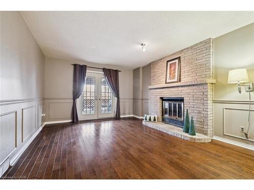 10 Finch Place, Hamilton, ON - Indoor Photo Showing Living Room With Fireplace