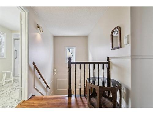10 Finch Place, Hamilton, ON - Indoor Photo Showing Other Room