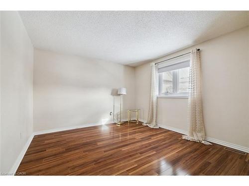 10 Finch Place, Hamilton, ON - Indoor Photo Showing Other Room