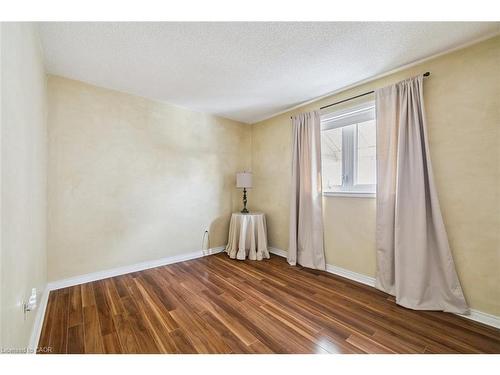 10 Finch Place, Hamilton, ON - Indoor Photo Showing Other Room