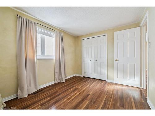 10 Finch Place, Hamilton, ON - Indoor Photo Showing Other Room