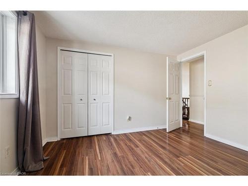 10 Finch Place, Hamilton, ON - Indoor Photo Showing Other Room