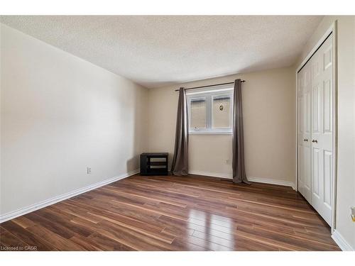 10 Finch Place, Hamilton, ON - Indoor Photo Showing Other Room