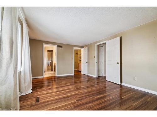 10 Finch Place, Hamilton, ON - Indoor Photo Showing Other Room