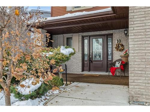 10 Finch Place, Hamilton, ON - Outdoor