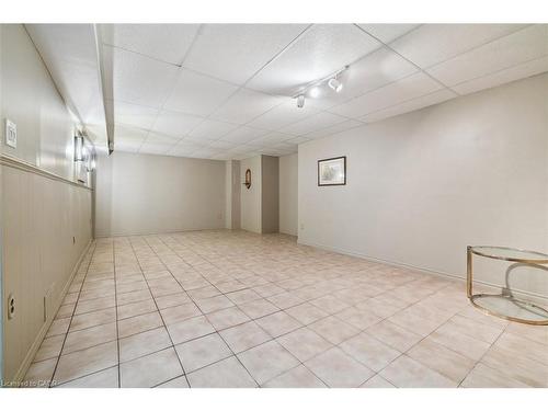 10 Finch Place, Hamilton, ON - Indoor Photo Showing Other Room