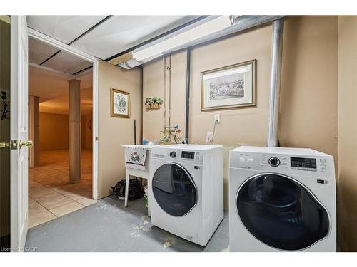 10 Finch Place, Hamilton, ON - Indoor Photo Showing Laundry Room