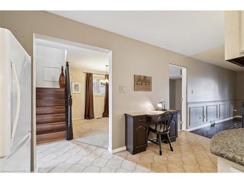 10 Finch Place, Hamilton, ON - Indoor Photo Showing Other Room