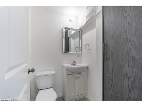 2-107 Victoria Avenue N, Hamilton, ON - Indoor Photo Showing Bathroom