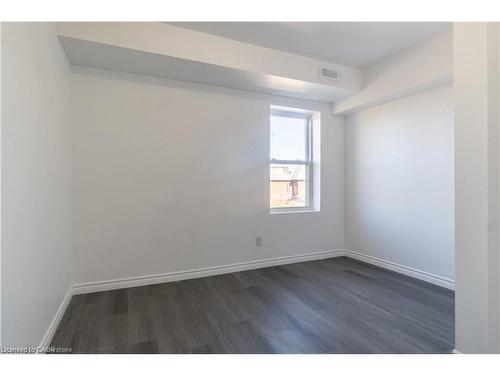 2-107 Victoria Avenue N, Hamilton, ON - Indoor Photo Showing Other Room