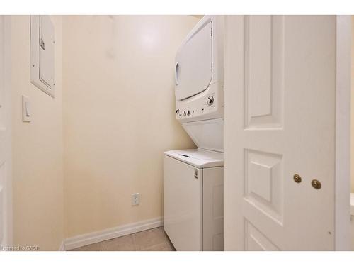 1111-225 Webb Drive, Mississauga, ON - Indoor Photo Showing Laundry Room