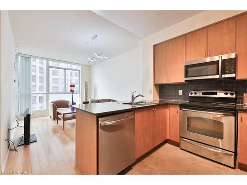 1111-225 Webb Drive, Mississauga, ON - Indoor Photo Showing Kitchen With Double Sink