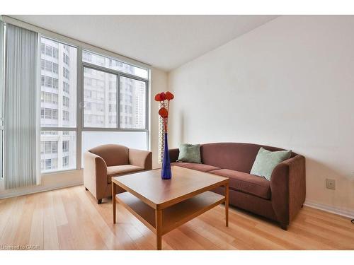 1111-225 Webb Drive, Mississauga, ON - Indoor Photo Showing Living Room