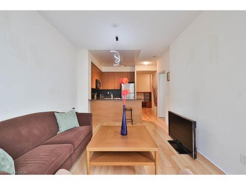 1111-225 Webb Drive, Mississauga, ON - Indoor Photo Showing Living Room