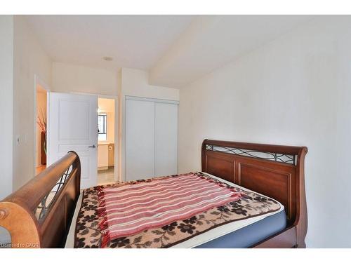 1111-225 Webb Drive, Mississauga, ON - Indoor Photo Showing Bedroom