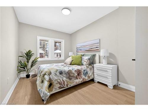 257 Broadway Avenue, Hamilton, ON - Indoor Photo Showing Bedroom