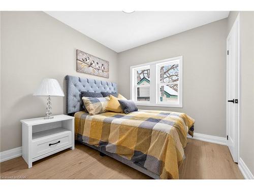 257 Broadway Avenue, Hamilton, ON - Indoor Photo Showing Bedroom