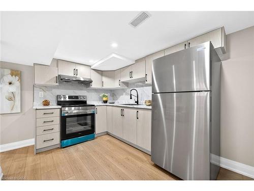 257 Broadway Avenue, Hamilton, ON - Indoor Photo Showing Kitchen
