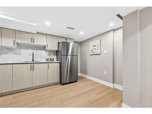 257 Broadway Avenue, Hamilton, ON - Indoor Photo Showing Kitchen
