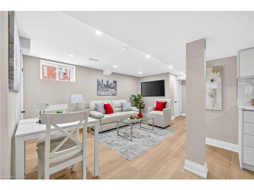 257 Broadway Avenue, Hamilton, ON - Indoor