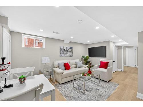 257 Broadway Avenue, Hamilton, ON - Indoor Photo Showing Other Room