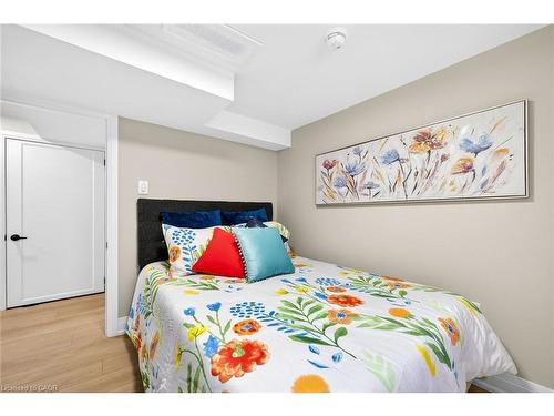 257 Broadway Avenue, Hamilton, ON - Indoor Photo Showing Bedroom