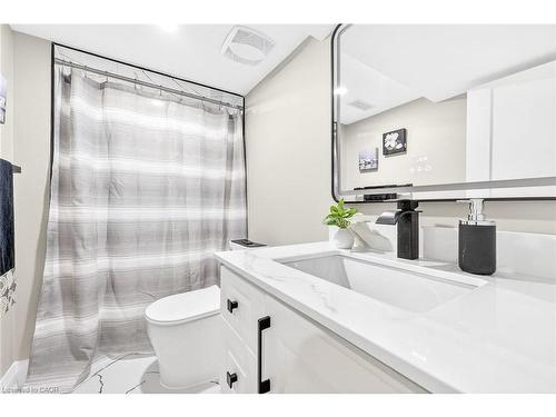 257 Broadway Avenue, Hamilton, ON - Indoor Photo Showing Bathroom