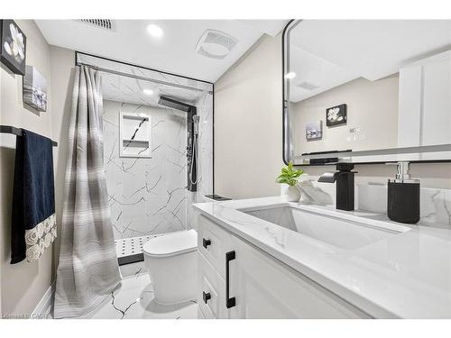 257 Broadway Avenue, Hamilton, ON - Indoor Photo Showing Bathroom