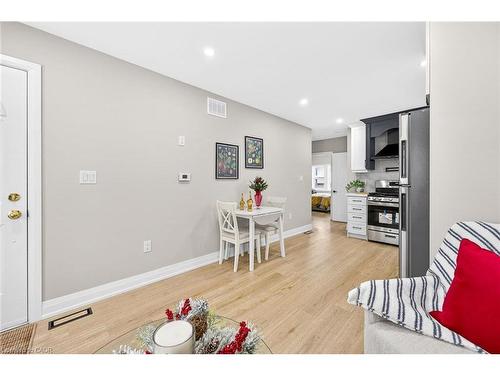 257 Broadway Avenue, Hamilton, ON - Indoor