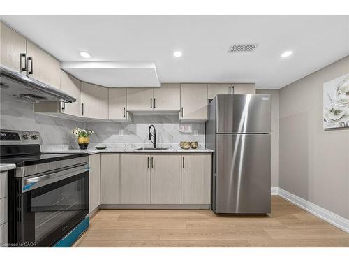 257 Broadway Avenue, Hamilton, ON - Indoor Photo Showing Kitchen