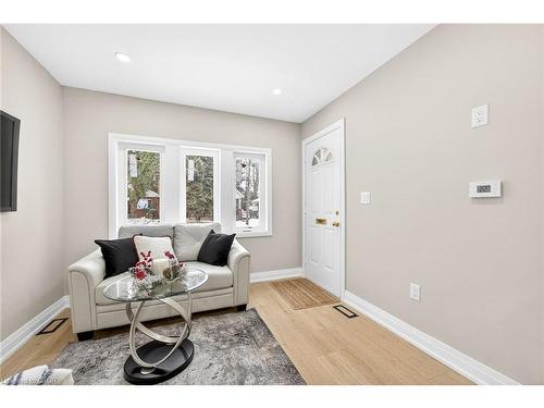 257 Broadway Avenue, Hamilton, ON - Indoor