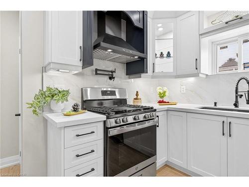 257 Broadway Avenue, Hamilton, ON - Indoor Photo Showing Kitchen With Upgraded Kitchen