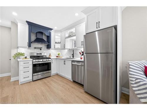 257 Broadway Avenue, Hamilton, ON - Indoor Photo Showing Kitchen