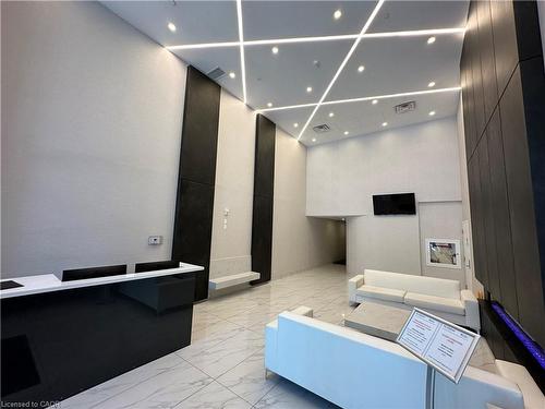 2203-15 Queen Street S, Hamilton, ON - Indoor Photo Showing Other Room