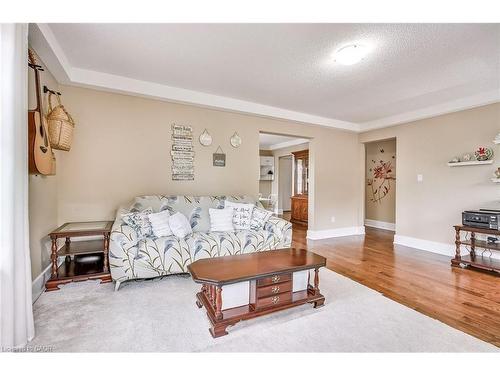 14-25 Mountwood Avenue, Hamilton, ON - Indoor Photo Showing Living Room