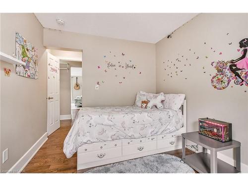 14-25 Mountwood Avenue, Hamilton, ON - Indoor Photo Showing Bedroom