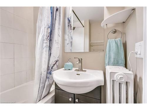 14-25 Mountwood Avenue, Hamilton, ON - Indoor Photo Showing Bathroom