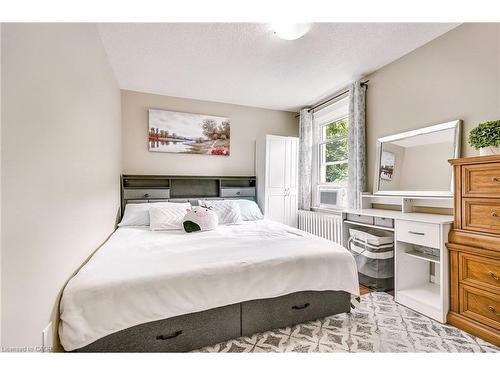 14-25 Mountwood Avenue, Hamilton, ON - Indoor Photo Showing Bedroom