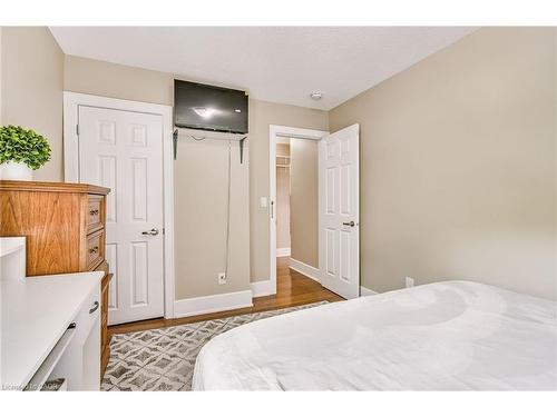 14-25 Mountwood Avenue, Hamilton, ON - Indoor Photo Showing Bedroom