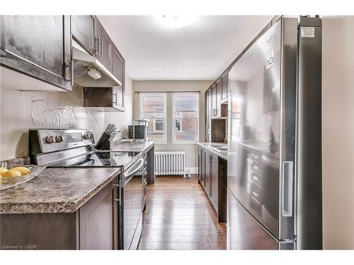 14-25 Mountwood Avenue, Hamilton, ON - Indoor Photo Showing Kitchen